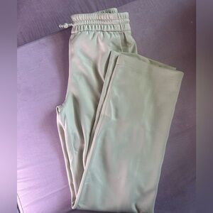 Lululemon softstreme pant in bone